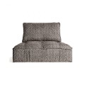 Designová čalouněná sedačka Saraela v hnědých odstínech čtvercového tvaru s cikcakovitým vzorem