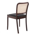 Moderní jídelní židle Forma Moderna přinese přírodní nádech díky masivní konstrukci a ratanu
