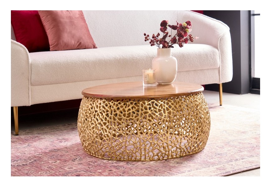 Stylový zlatý konferenční stolek Hoja s kovovou konstrukcí a hnědou masivní vrchní deskou kulatého tvaru