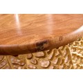Designový kulatý konferenční stolek Hoja se zlatou kovovou konstrukcí a hnědou masivní deskou 75cm