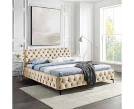 Chesterfield čalouněná manželská postel Modern Barock s krémovým sametovým potahem a kovovými nožičkami 160x200cm