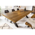 Industriální jídelní stůl Freya z masivního dřeva hnědé barvy s černýma kovovými nohama do x