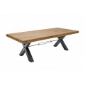 Designový moderní jídelní stůl Freya v industriálním stylu z masivního dřeva a černýma zkříženýma nohama