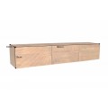 Masivn&iacute; designov&yacute; n&aacute;stěnn&yacute; TV stolek Cumbria se třemi dv&iacute;řky s reli&eacute;fn&iacute;m zdoben&iacute;m v př&iacute;rodn&iacute; hněd&eacute; barvě 160 cm