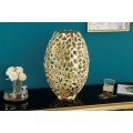 Zlatá designová váza Hoja s kovovou síťovitou konstrukcí v art deco stylu
