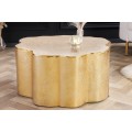 Art deco konferenční stolek Stobio II v atypickém tvaru pníku bez nožiček z kovu ve zlatém provedení se strukturovaným povrchem s glamour efektem