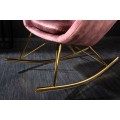 Art deco designové houpací křeslo Foamin s růžovým sametovým čalouněním a zlatou podstavou 99cm