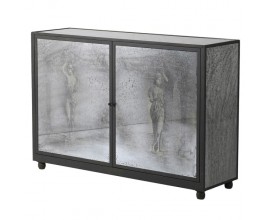 Designová skříňka Classico z masivního dřeva a skleněnými dvířky s dekorativním vzorem šedé barvy 123cm