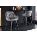Designová glamour barová židle Rufus v tmavě šedém provedení se sametovým potahem a černou kovovou konstrukcí