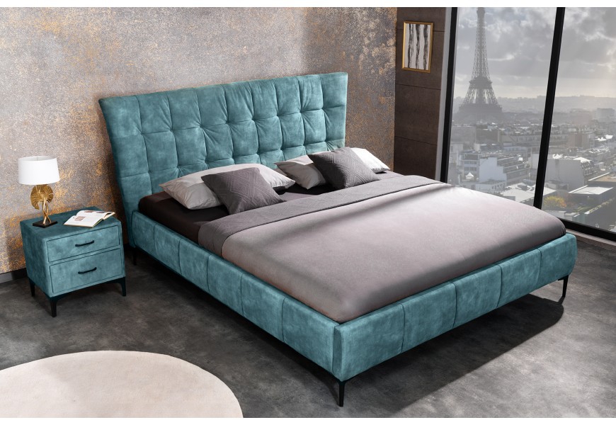 Stylová chesterfield manželská postel Velouria modré barvy s prošívaným čelem a nožičkami z kovu