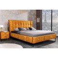 Designová manželská postel Velouria se žlutým sametovým čalouněním a černými nožičkami 180x200cm
