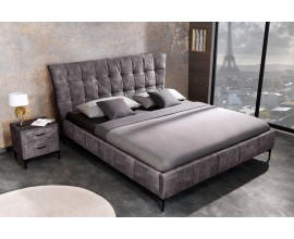 Designová manželská postel Velouria se sametovým čalouněním ve stylu Chesterfield tmavě šedá 160 cm