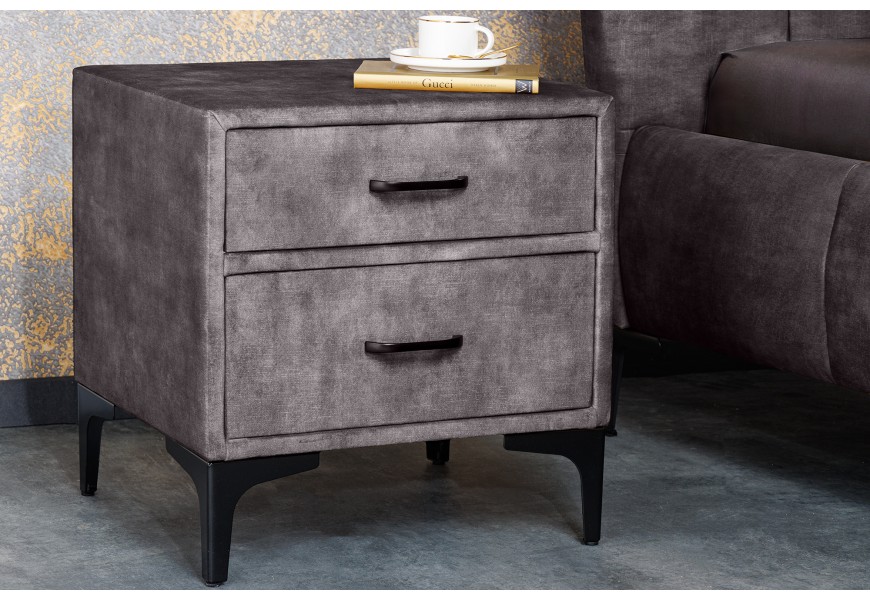 Designový sametově čalouněný noční stolek v tmavě šedé barvě 50 cm