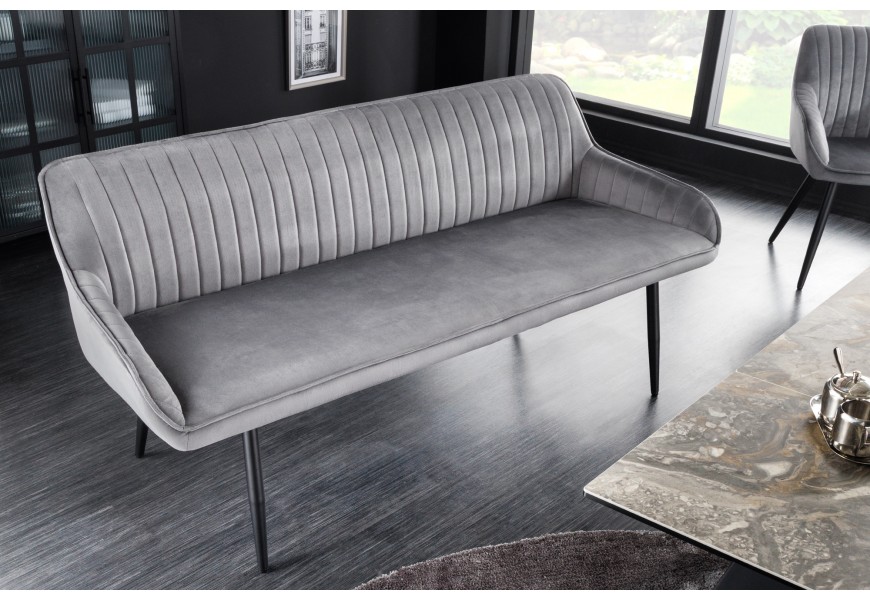 Designová lavice Vittel se stříbrným sametovým potahem a černými nožičkami z kovu