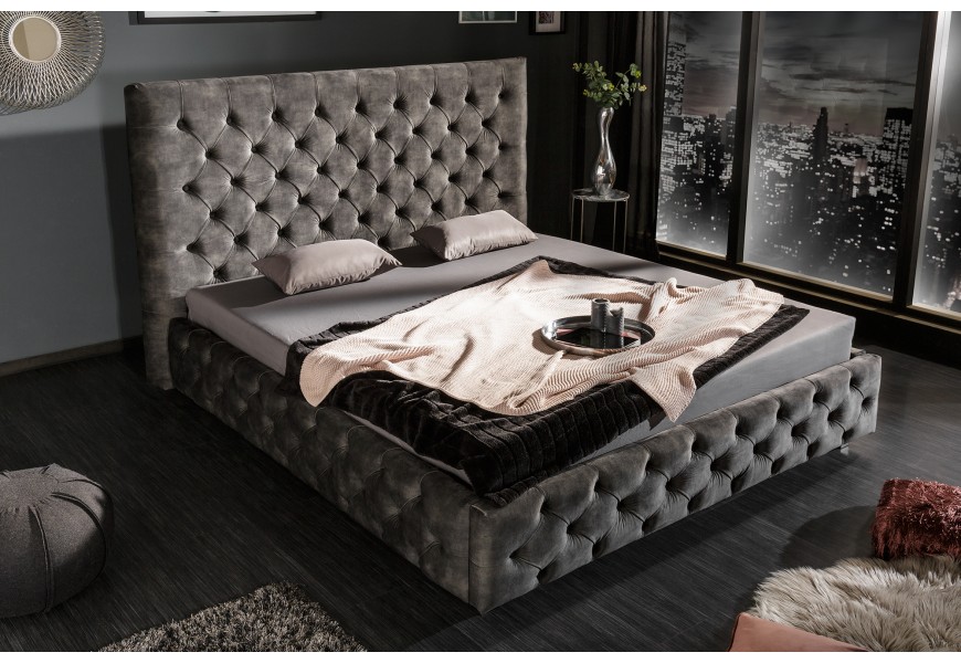 Luxusní čalouněná postel Kreon s Chesterfield prošíváním šedá