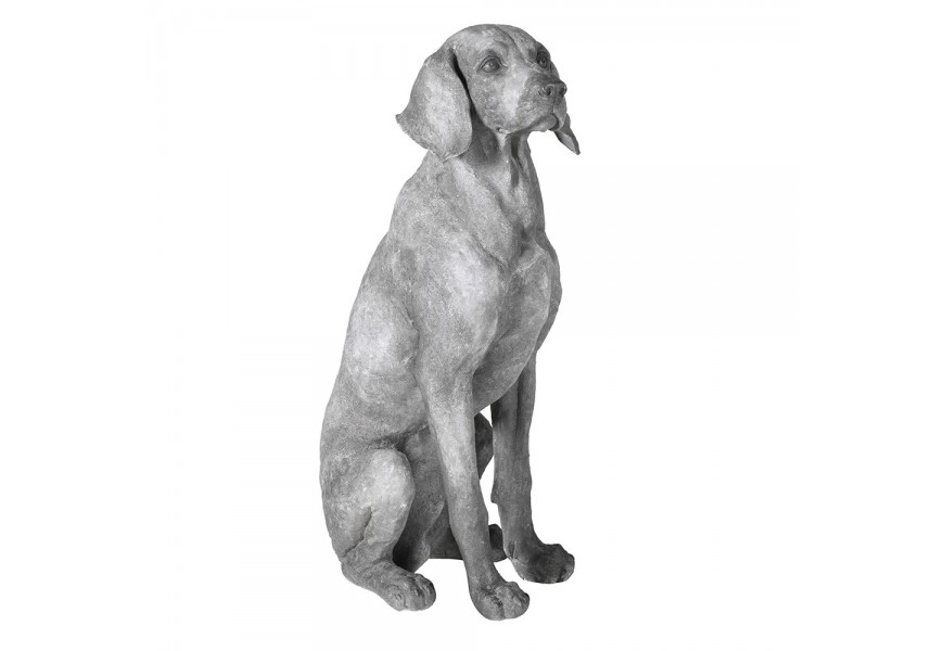 Socha psa Dogs v sedě z kovu s šedou patinou v realistickém stylu jako elegantní dekorativní prvek do interiéru nebo exteriéru