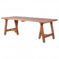Masivní světle hnědý jídelní stůl s geometricky tvarovanými nožičkami z přírodního masivního dřeva