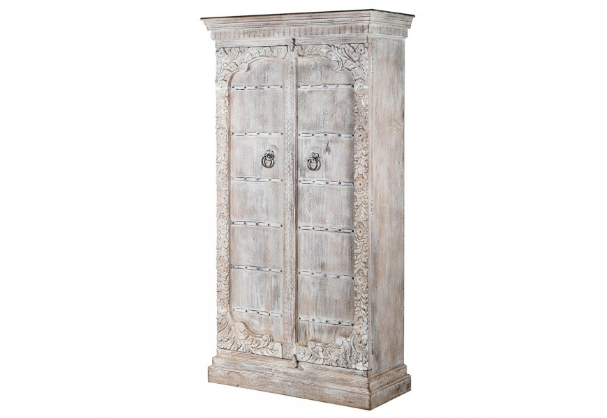 Luxusní vintage skříň Perikles z masivního mahagonového dřeva světle hnědé barvy s orientálním vyřezávaným zdobením