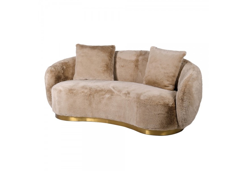 Elegantní stylová sedačka Venti se světle hnědým kožešinovým potahem a zlatou podstavou