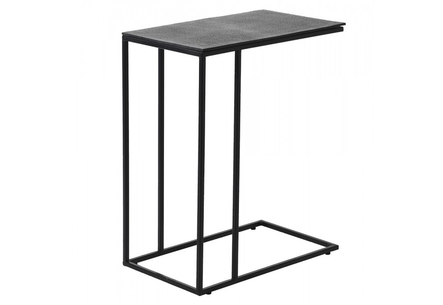 Industriální příruční stolek se železnou konstrukcí v černém provedení
