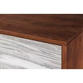 Moderní příborník Elentia v art deco stylu z akáciového masivu s designem mramoru 120 cm