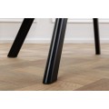 Moderní jídelní židle Monzana se starorůžovým sametovým potahem s černým kovovým nohama 82 cm