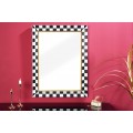 Zrcadlo Aliem se šachovnicovým rámem v černo bílé barvě a zlatým detailem v glamour stylu 78 cm
