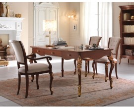 Luxusní pracovní psací stůl v barokním stylu z masivního dřeva v hnědé barvě se třemi šuplíky