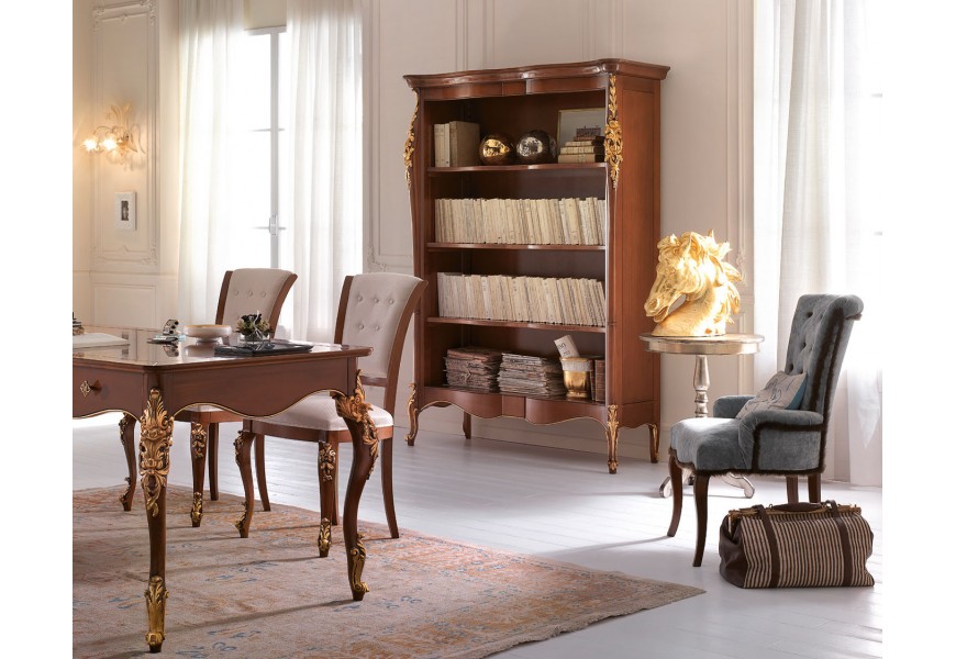 Luxusní klasická barokní masivní knihovna v hnědém provedení s vyřezávanou zlatou výzdobou
