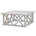 Konferenční stolek Laticia Blanca čtvercového tvaru v bílé barvě s dekorativní konstrukcí ve venkovském stylu s vintage nátěrem