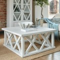 Čtvercový konferenční stolek Laticia Blanca s dekorativní konstrukcí ve venkovském stylu v bílé barvě s vintage nátěrem