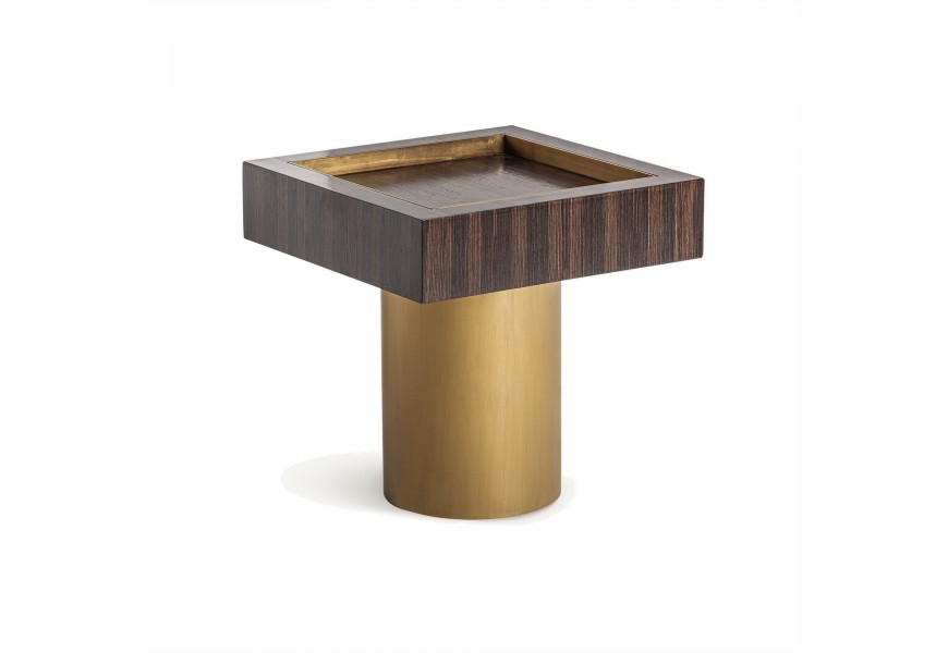 Designový příruční stolek čtvercového tvaru z masivního dřeva v hnědé barvě as válcovou zlatou podstavou z kovu v art deco stylu s glamour nádechem
