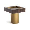 Designový příruční stolek čtvercového tvaru z masivního dřeva v hnědé barvě as válcovou zlatou podstavou z kovu v art deco stylu s glamour nádechem