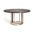 Luxusní art deco kulatý jídelní stůl Midas s čokoládovou hnědou deskou s kresbou letokruhů a zlatou kovovou nohou s lineárním zdobením a dřevěným prvkem