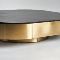 Luxusní art deco čtvercový konferenční stolek Jackson s mramorovou vrchní deskou a zlatou podstavou 100 cm