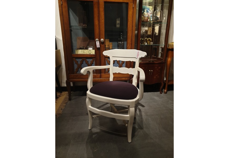 Provensálská luxusní židle Nuevas Formas v bílé barvě s loketními opěrkami a fialovým čalouněním 86cm