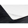 Industriální obdélníkový rozkládací jídelní stůl Tramontana s černými zkříženými nožičkami bílou mramorovou deskou 160 cm