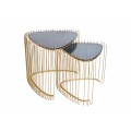 Set trojúhelníkových konferenčních stolků Esme v art deco stylu se zlatou kovovou podstavou s klečním designem 50 cm