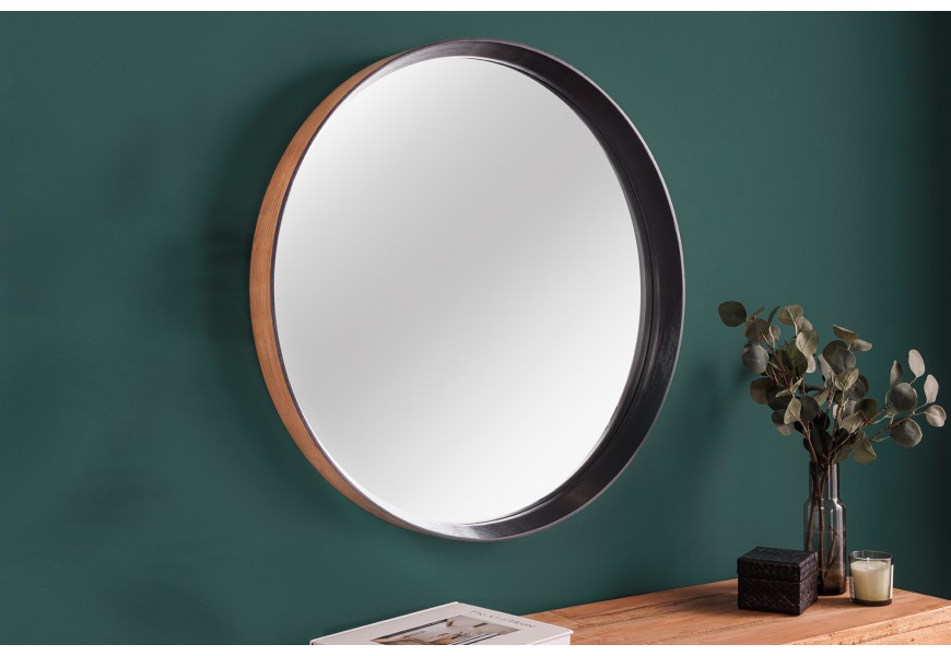 Moderní nástěnné zrcadlo Courbé s tenkým vyvýšeným kulatým rámem z dubového dřeva v černé barvě na vnitřní straně a přírodní hnědé na vnější straně