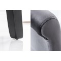 Moderní šedá sametová jídelní židle Nackenrolle s prošívaným vysokým opěradlem s knoflíky a černými nožička 108 cm
