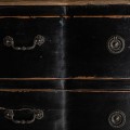 Luxusní vintage komoda Zena Noir se třemi šuplíky s černým starožitným nátěrem a přírodní hnědou vrchní deskou 110 cm