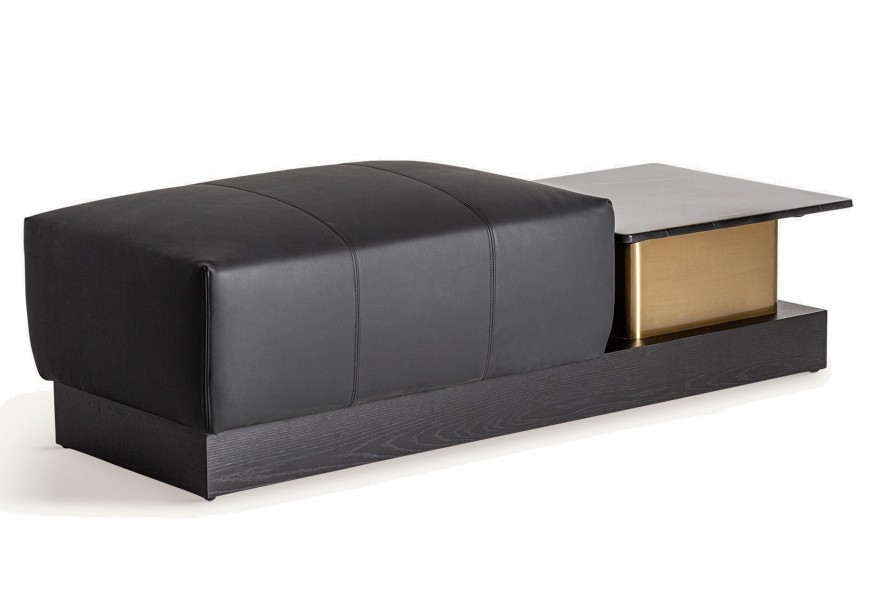 Luxusní příruční stolek Concepto s vrchní deskou z černého mramoru a zlatou nohou na podstavci z dubového dřeva s integrovanou černou čalouněnou taburetkou