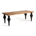 Luxusní obdélníkový jídelní stůl Zena Noir s asymetrickou vrchní deskou z masivního dřeva a černými vyřezávanými nožičkami ve venkovském stylu