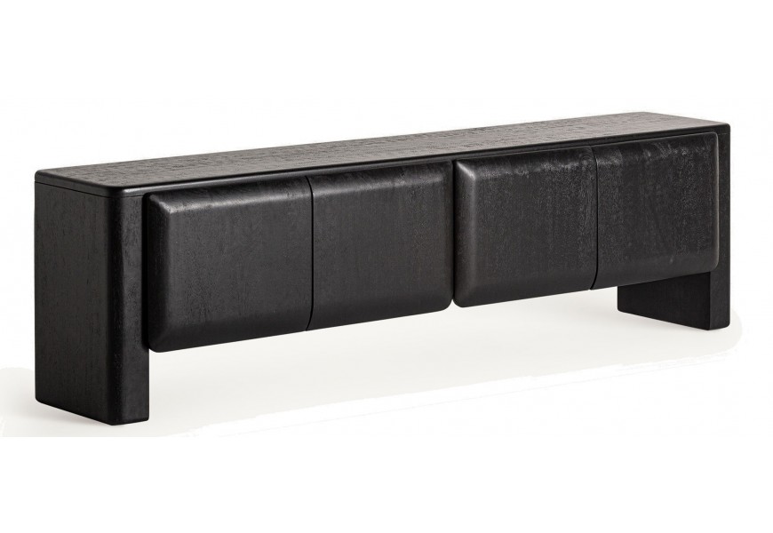 Luxusní černý designový čtyřdveřový TV stolek Alaric z masivního mangového dřeva s přírodní strukturou letokruhů na dvou širokých nožičkách se zaoblenými hranami na dvířkách