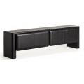 Luxusní černý designový čtyřdveřový TV stolek Alaric z masivního mangového dřeva s přírodní strukturou letokruhů na dvou širokých nožičkách se zaoblenými hranami na dvířkách