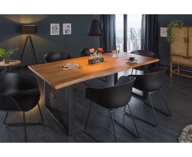 Masivní obdélníkový jídelní stůl Mammut s černými kovovými nožičkami ve tvaru U v industriálním stylu a medově hnědou vrchní deskou z akáciového dřeva