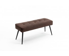 Moderní designová lavice Soreli s čalouněnou obdélníkovou sedací částí s dekorativním prošíváním a hnědou potahovou látkou z mikrovlákna s černými kovovými nožičkami