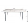 Designový jídelní stůl Tazer s deskou s bílo šedým mramorovým vizuálem a čtyřmi černými úzkými nožičkami 160 cm