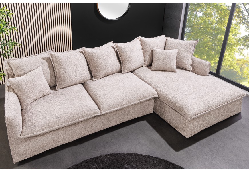 Designová luxusní čalouněná polštářová rohová sedačka z kolekce Heaven s béžovým čalouněným otomanem v šampaňské šedé barvě