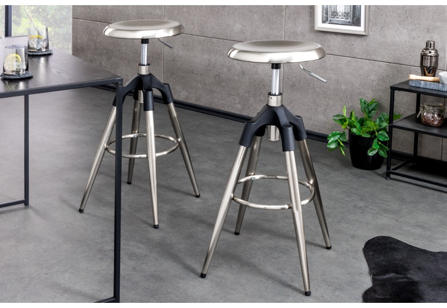 Designová barová otoční židle Zalias ve stříbrné barvě s art deco nádechem s výškově nastavitelnou nohou